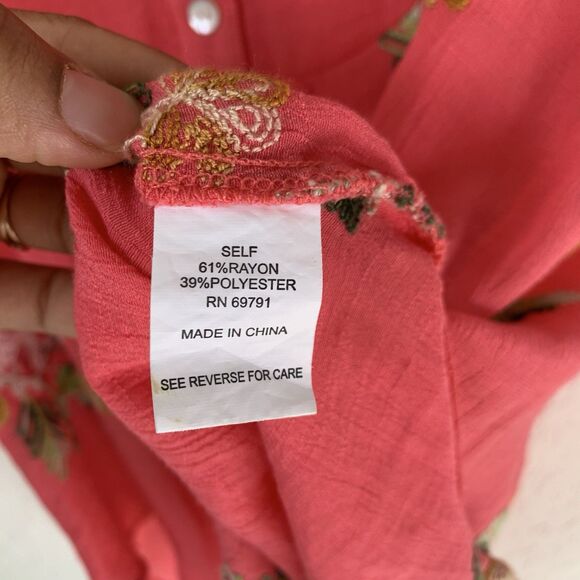 Hope Springs Embroidered Tunic Top M Coral Pink Sheer Floral Button 3/4 Sleeve - Picture 7 of 10